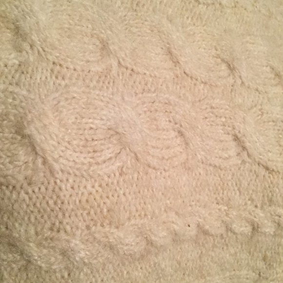 NWT Turtle neck sleeveless cable knit sweater - Picture 4 of 9